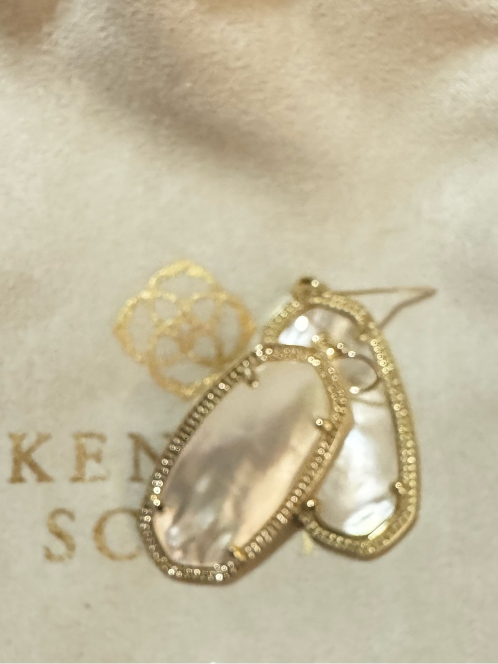 New Kendra Scott Gold and Mother-of-Pearl Drop Earrings never worn